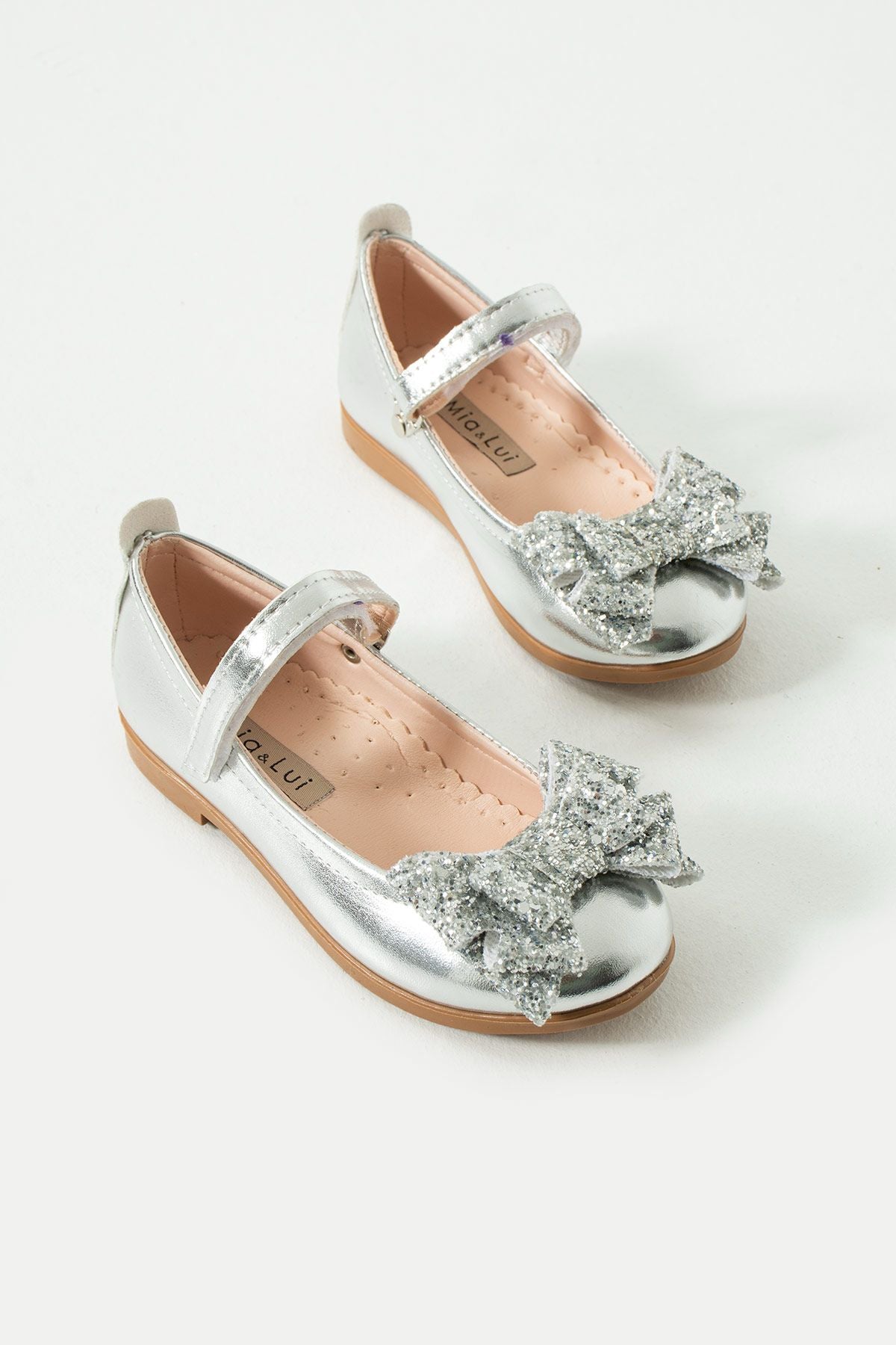 Ballerina with glittery bow 26